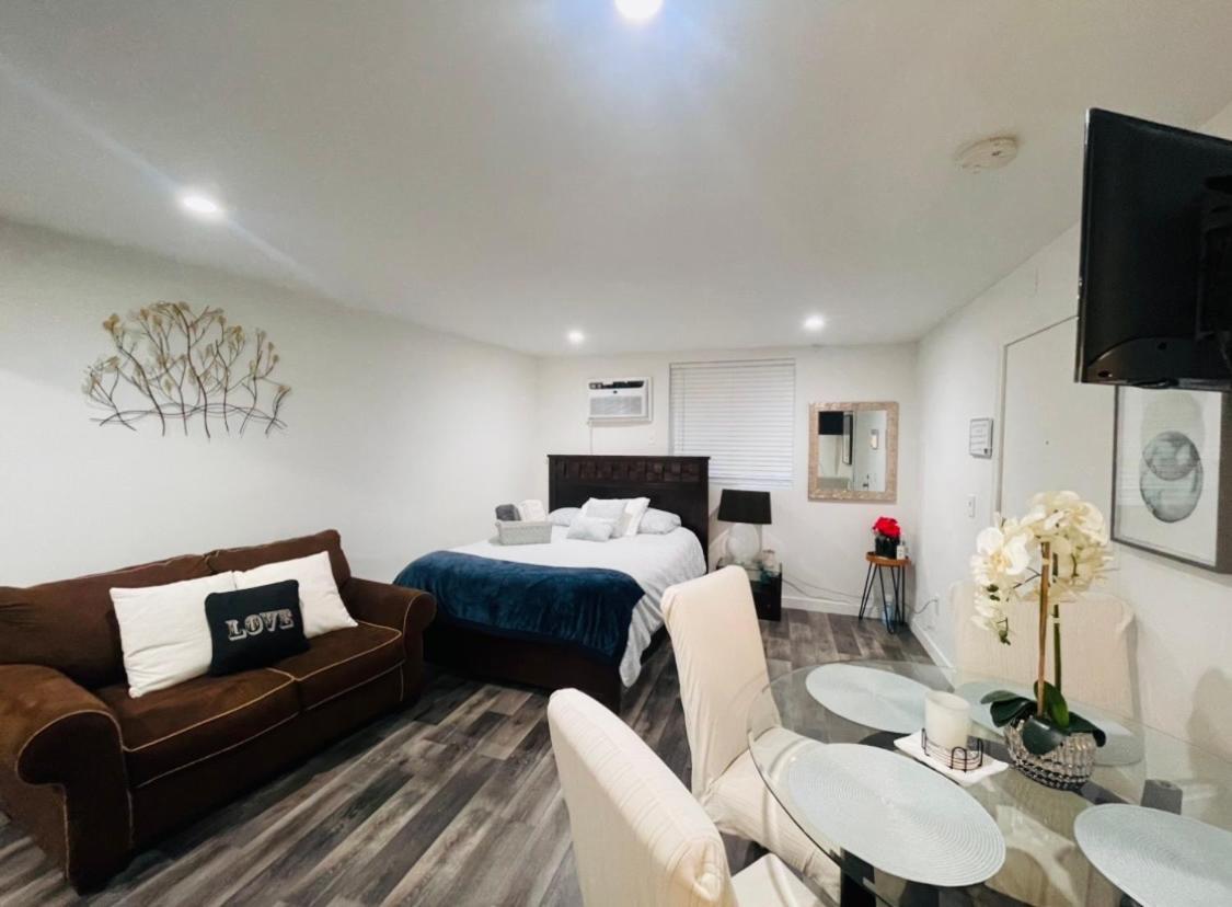 Lovely Sherman Oaks Studio ลอสแอนเจลิส ภายนอก รูปภาพ